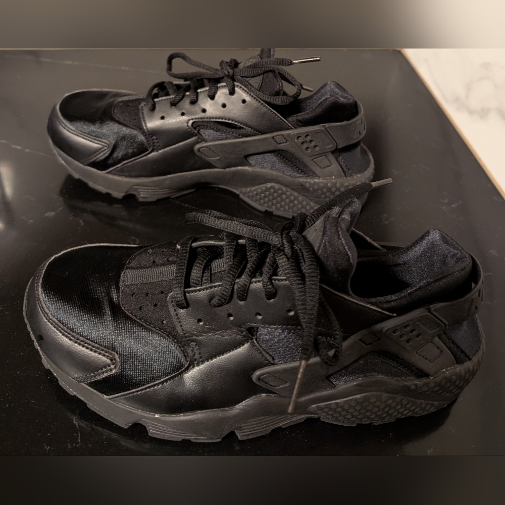 Nike Air Huarache Black Athletic Trainer Sneakers Wmn's Size 8  MSRP $160 - Picture 4 of 10
